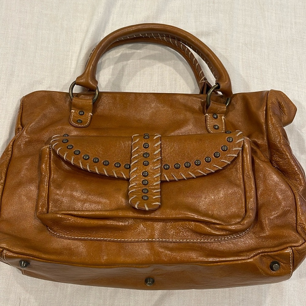 Soft caramel leather bag by Regina made in Italy. Ready for Fall.  Very light.